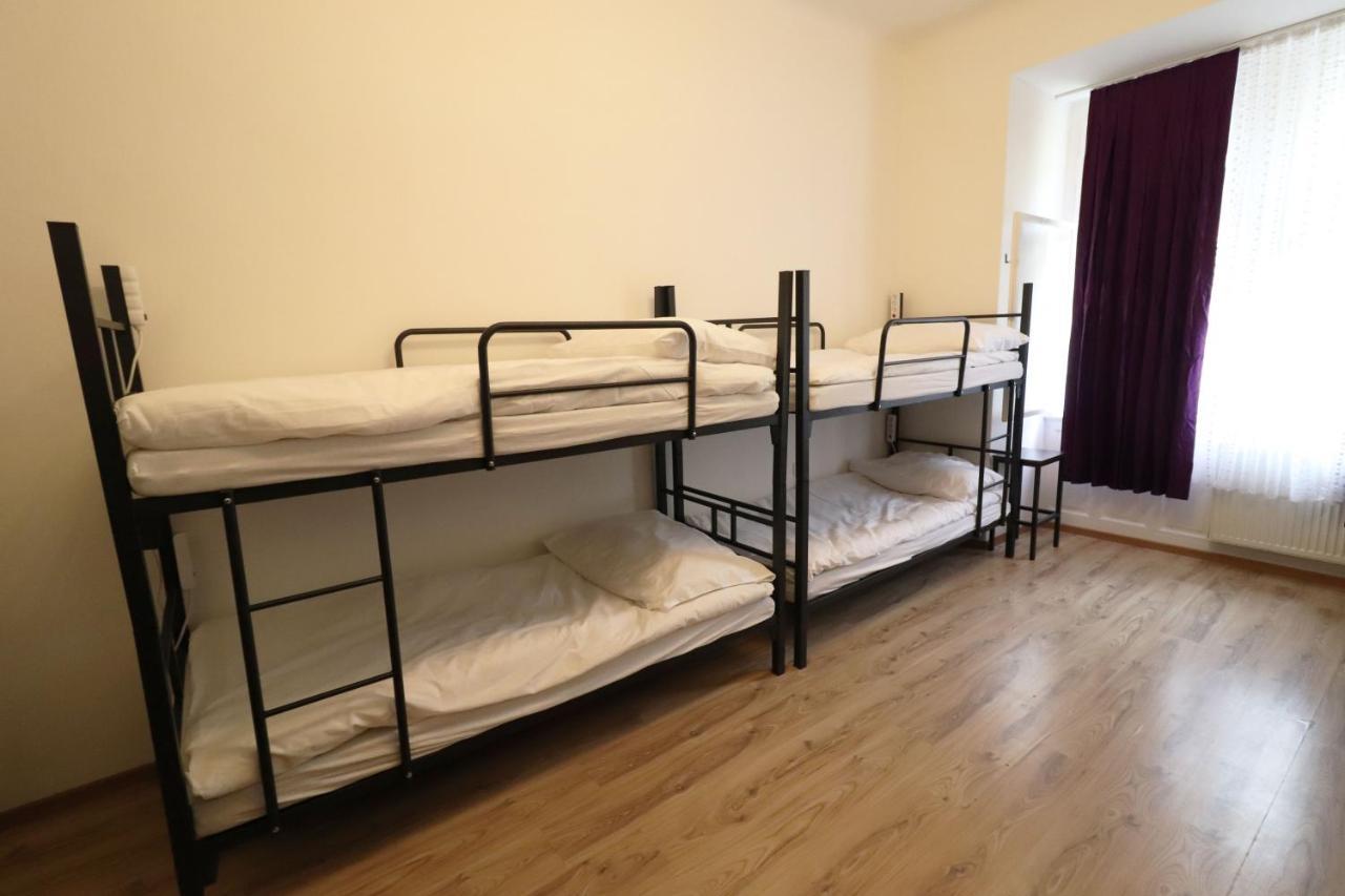 Hostel Forum Прага Экстерьер фото