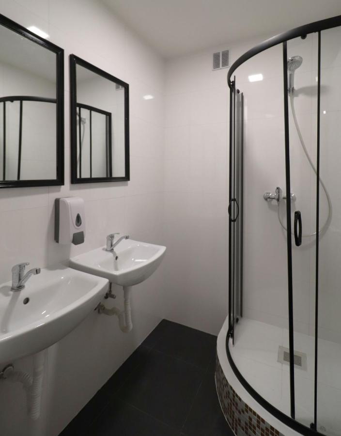 Hostel Forum Прага Экстерьер фото
