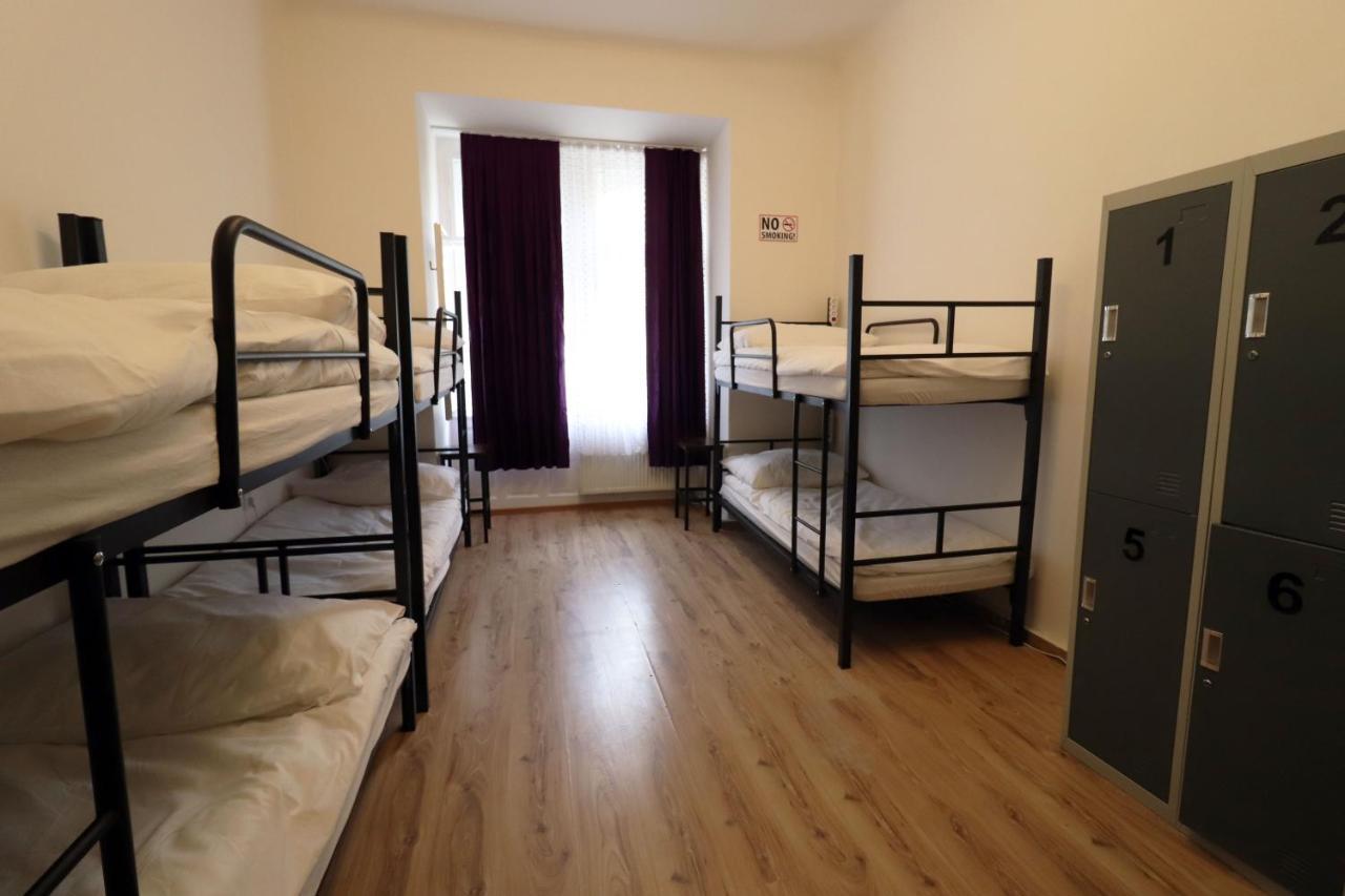 Hostel Forum Прага Экстерьер фото
