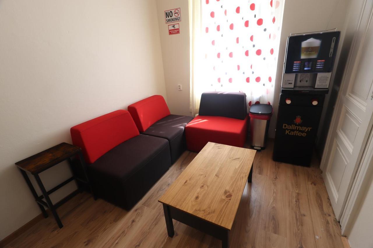 Hostel Forum Прага Экстерьер фото