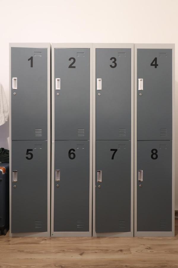Hostel Forum Прага Экстерьер фото