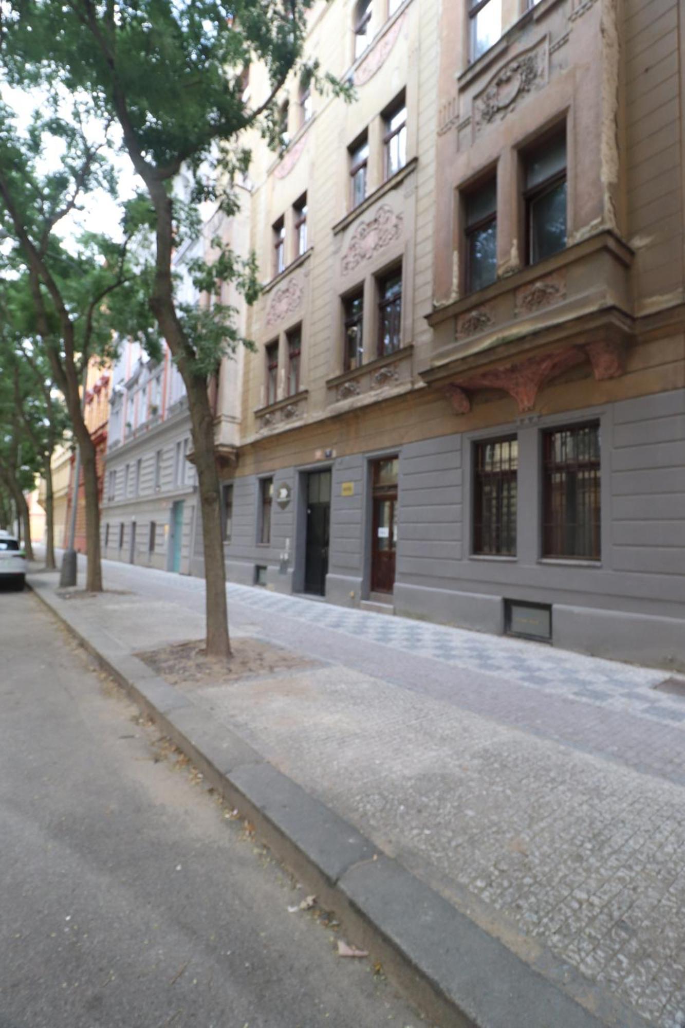 Hostel Forum Прага Экстерьер фото